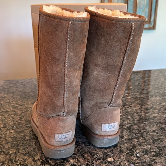 UGG Brown Shearling Boots GUC 7 - Picture 6 of 16